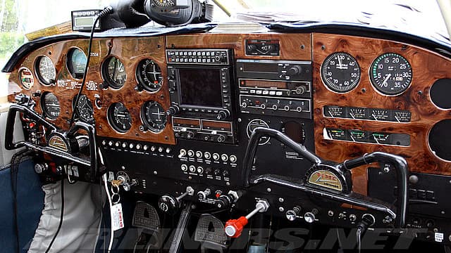 PA-32-300 Cherokee Six Cockpit