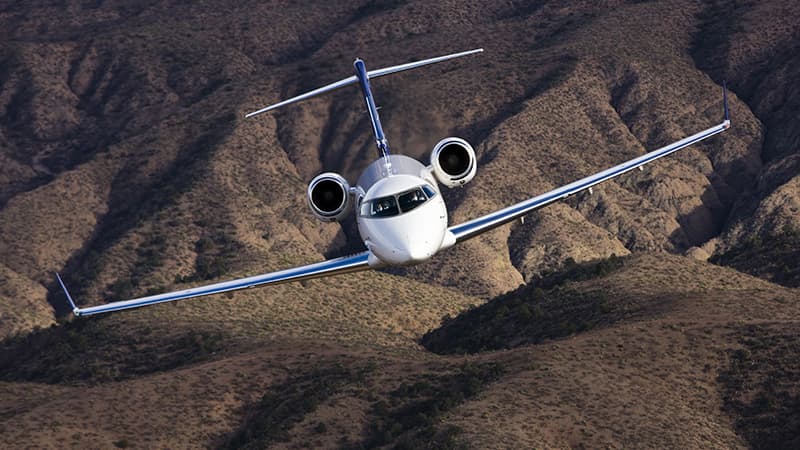 Challenger 300 in flight