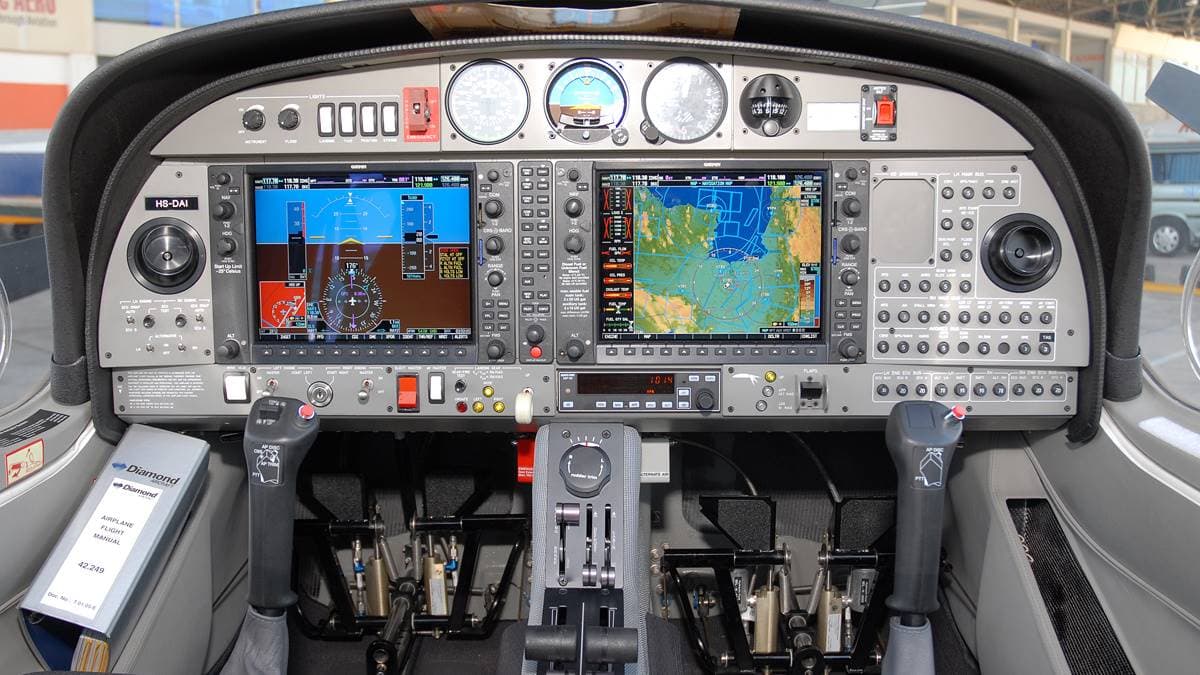 DA42 Twin Star Cockpit
