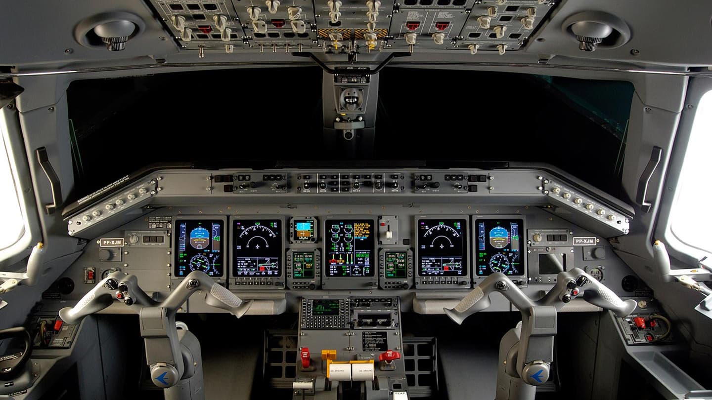ERJ 145 Cockpit