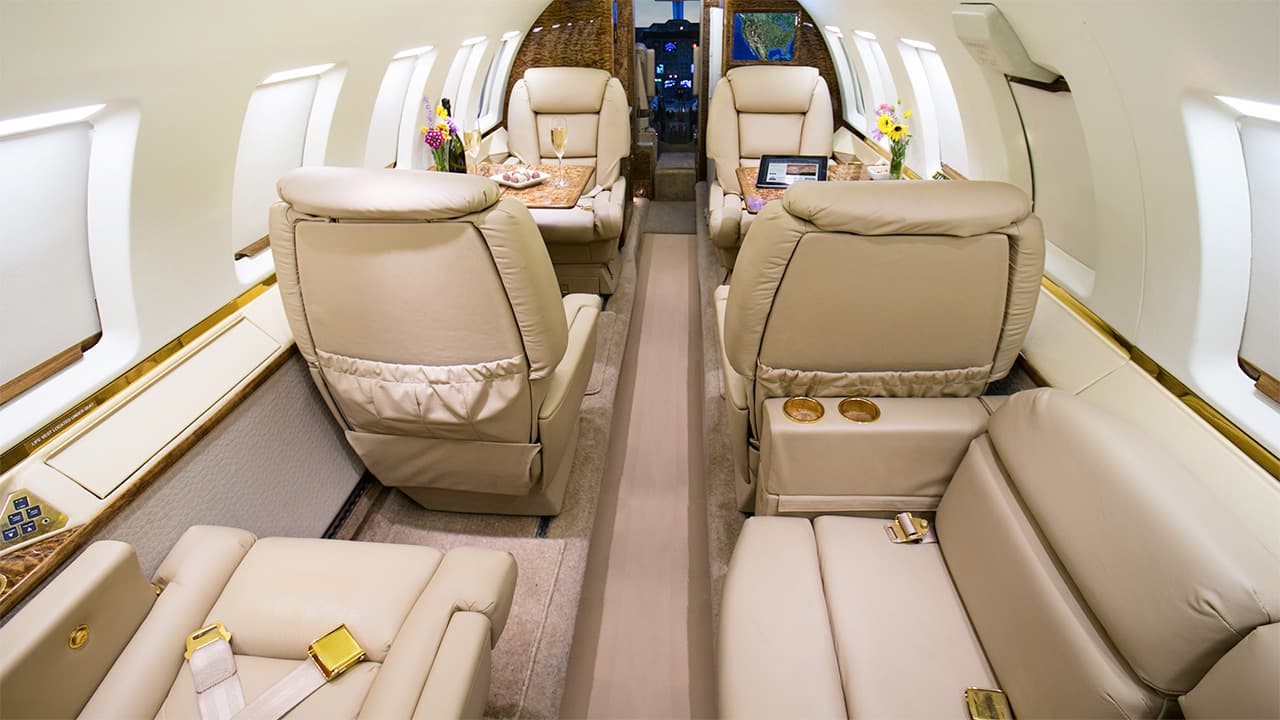 Hawker 800XP in flight
