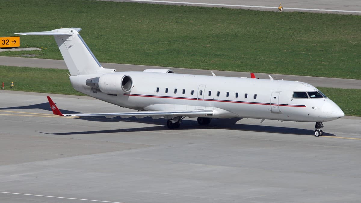 CRJ100
