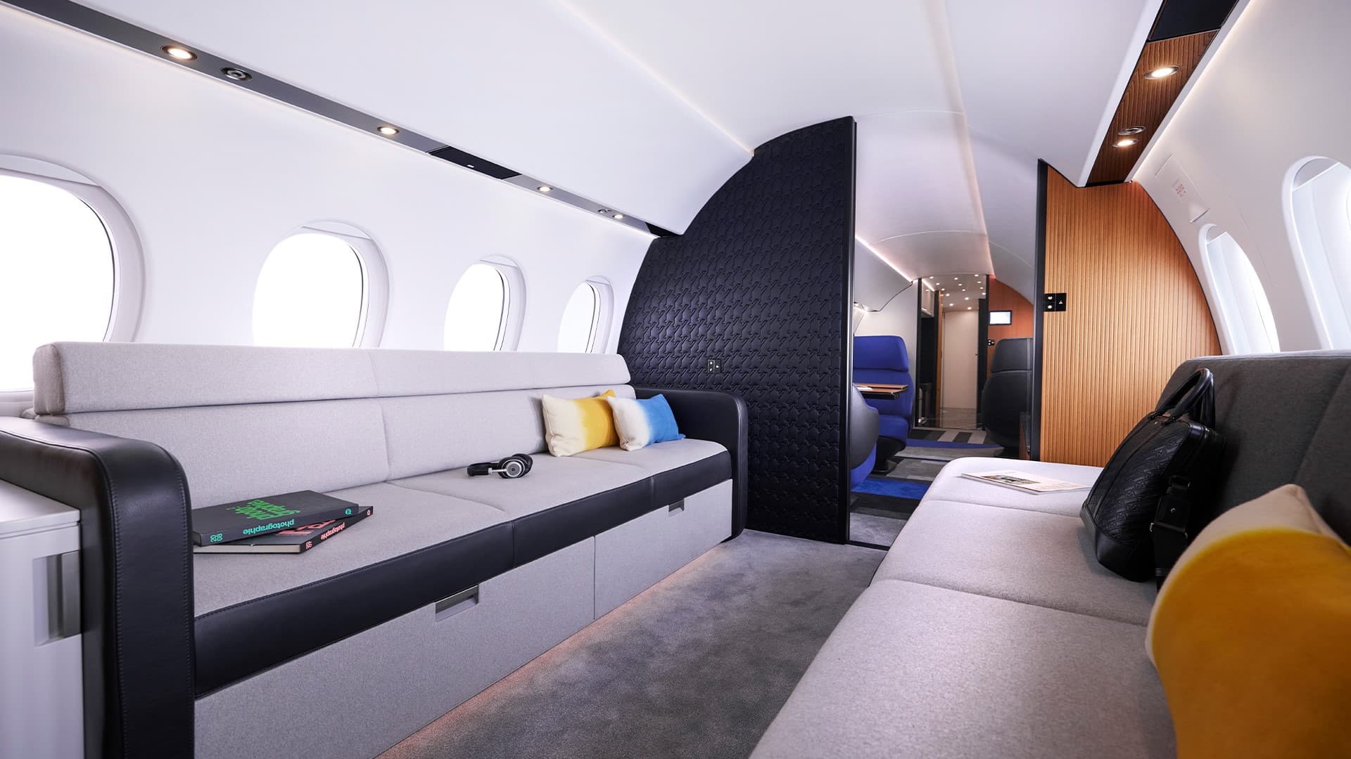 Falcon 10X Interior