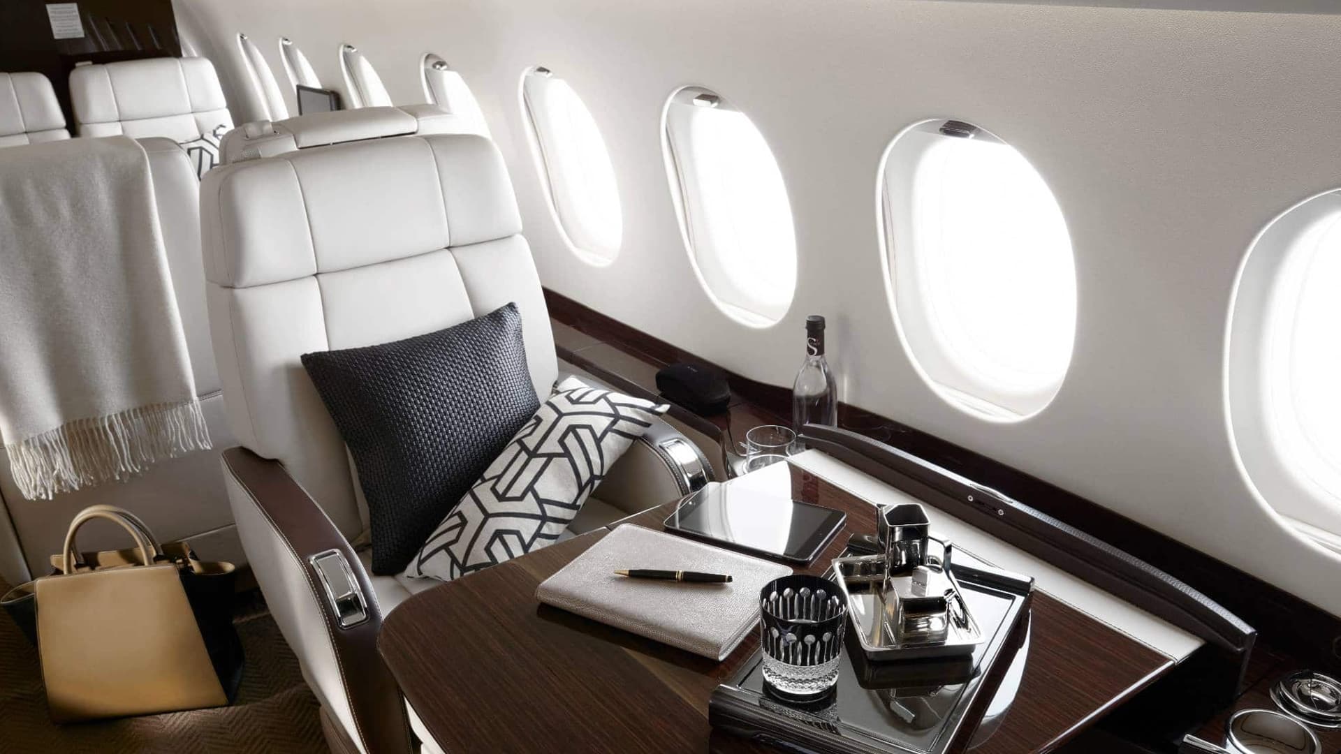 Falcon 2000LXS Interior