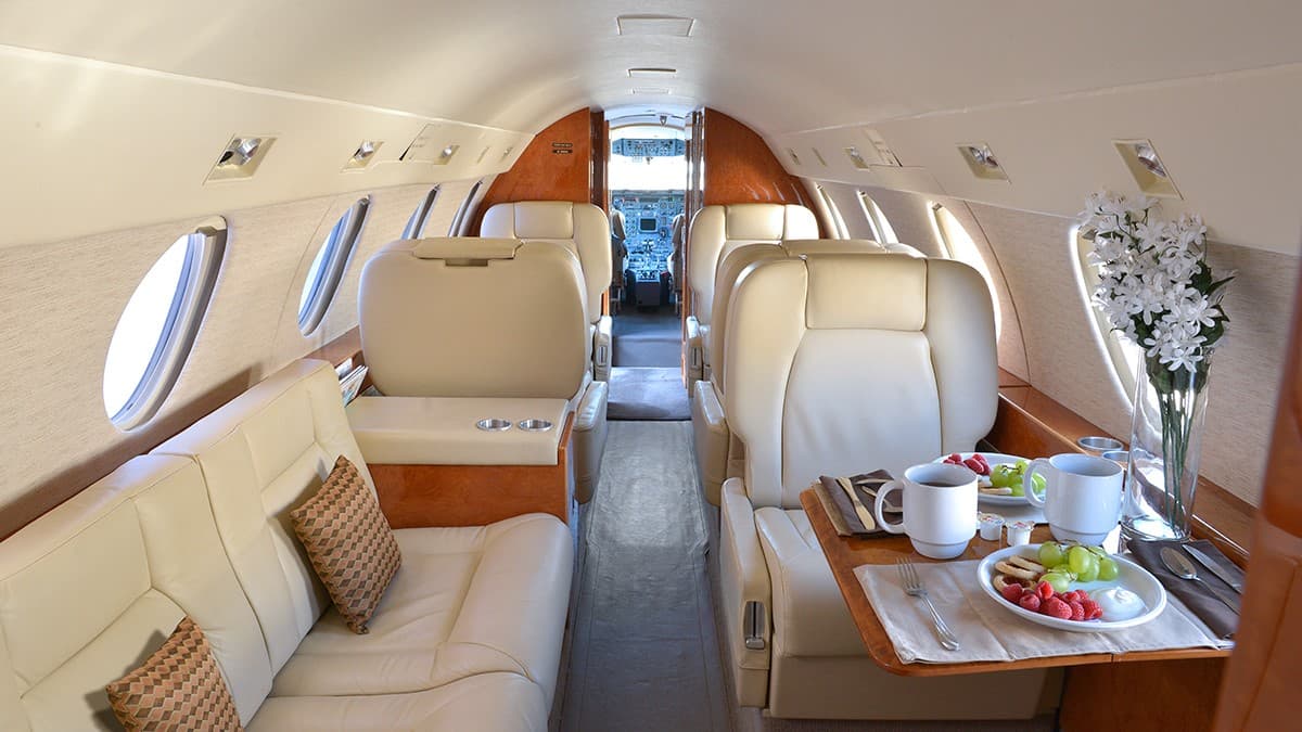 Falcon 20 en vuelo