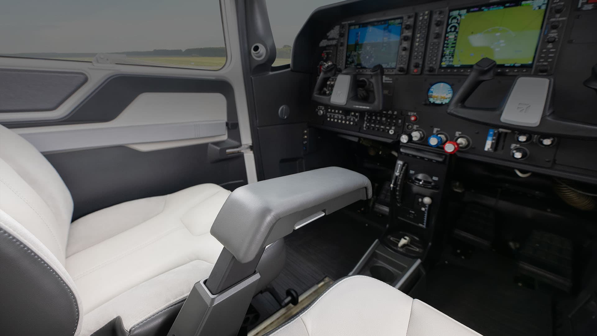 CE-182 Skylane Cockpit