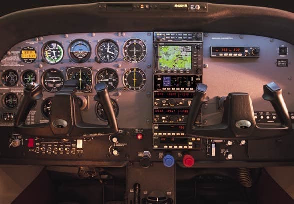 CE-182 Skylane Cockpit