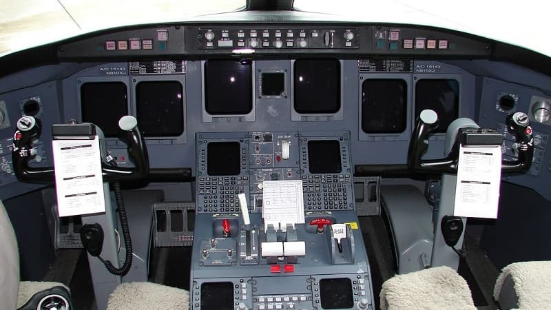 CRJ 1000 Cockpit
