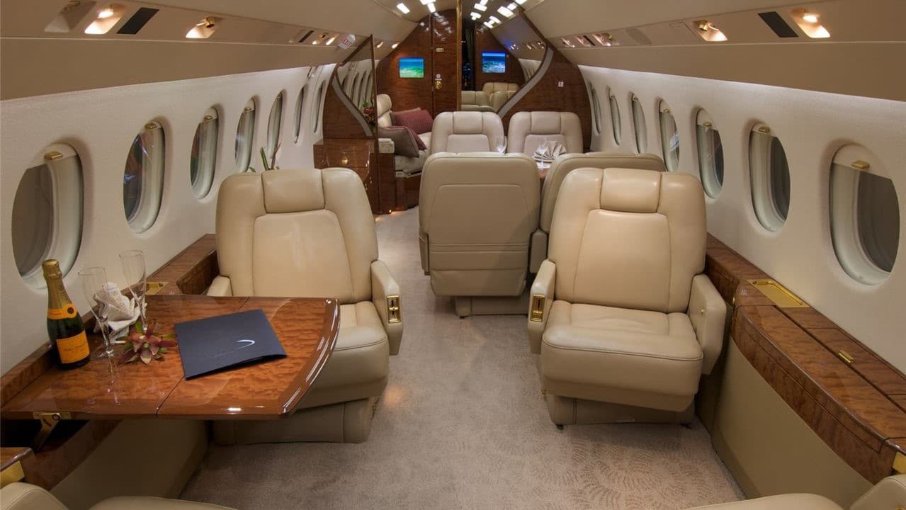Falcon 900B im Flug
