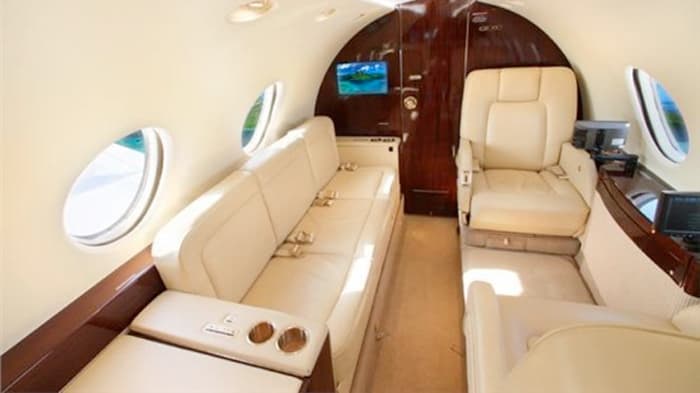 Falcon 20BR in flight