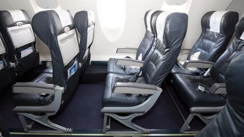 CRJ 1000 in flight