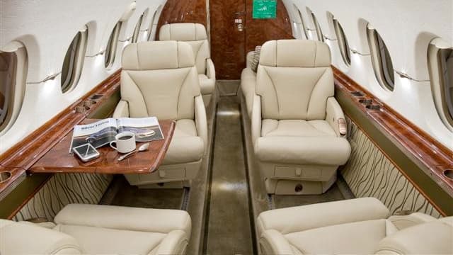 Hawker 850XP in flight