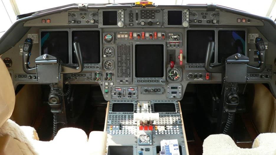 Falcon 900B Cockpit