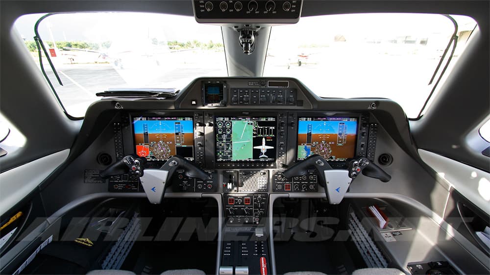 Phenom 100 Cockpit