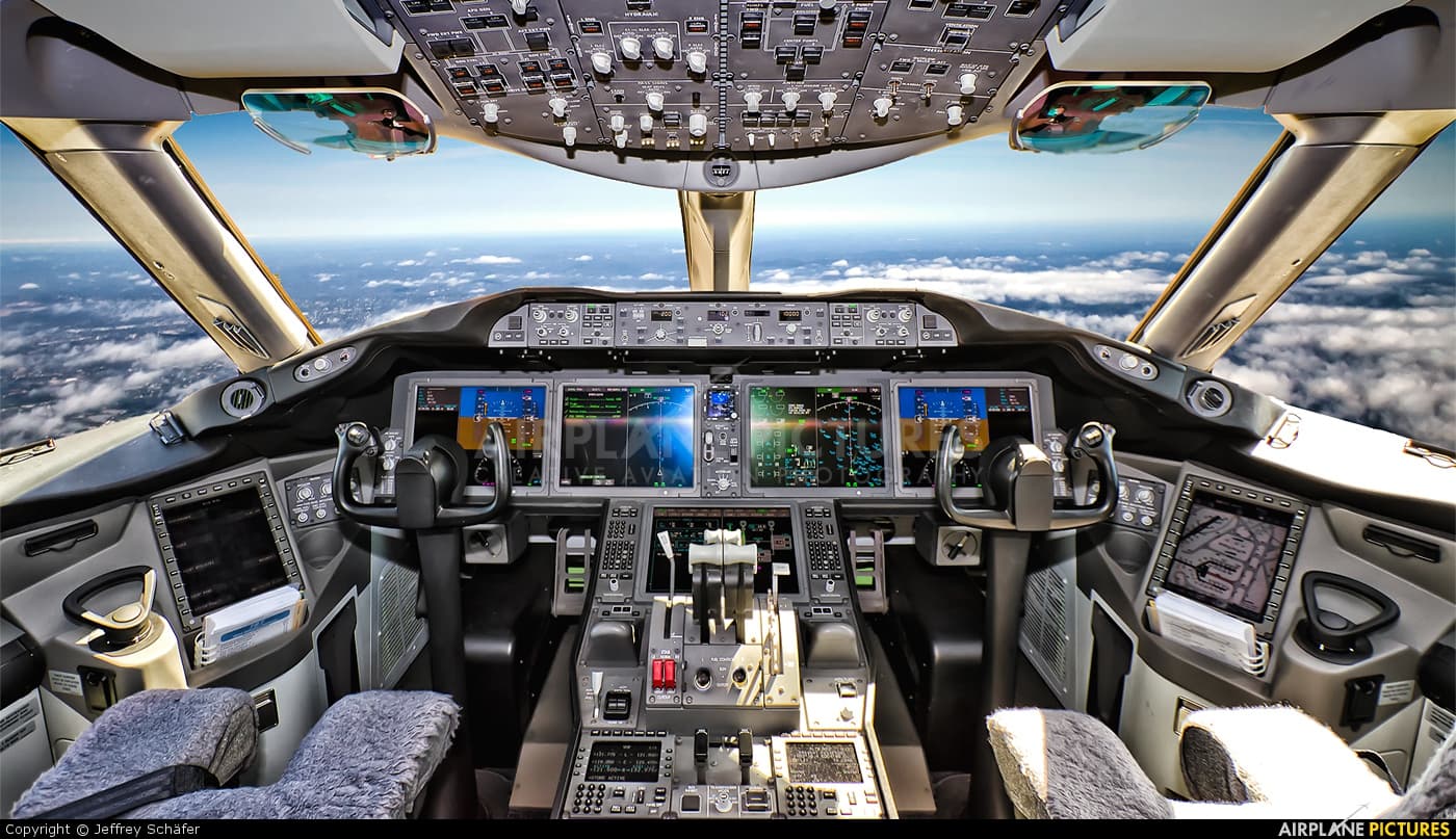 787-8 VIP Cockpit