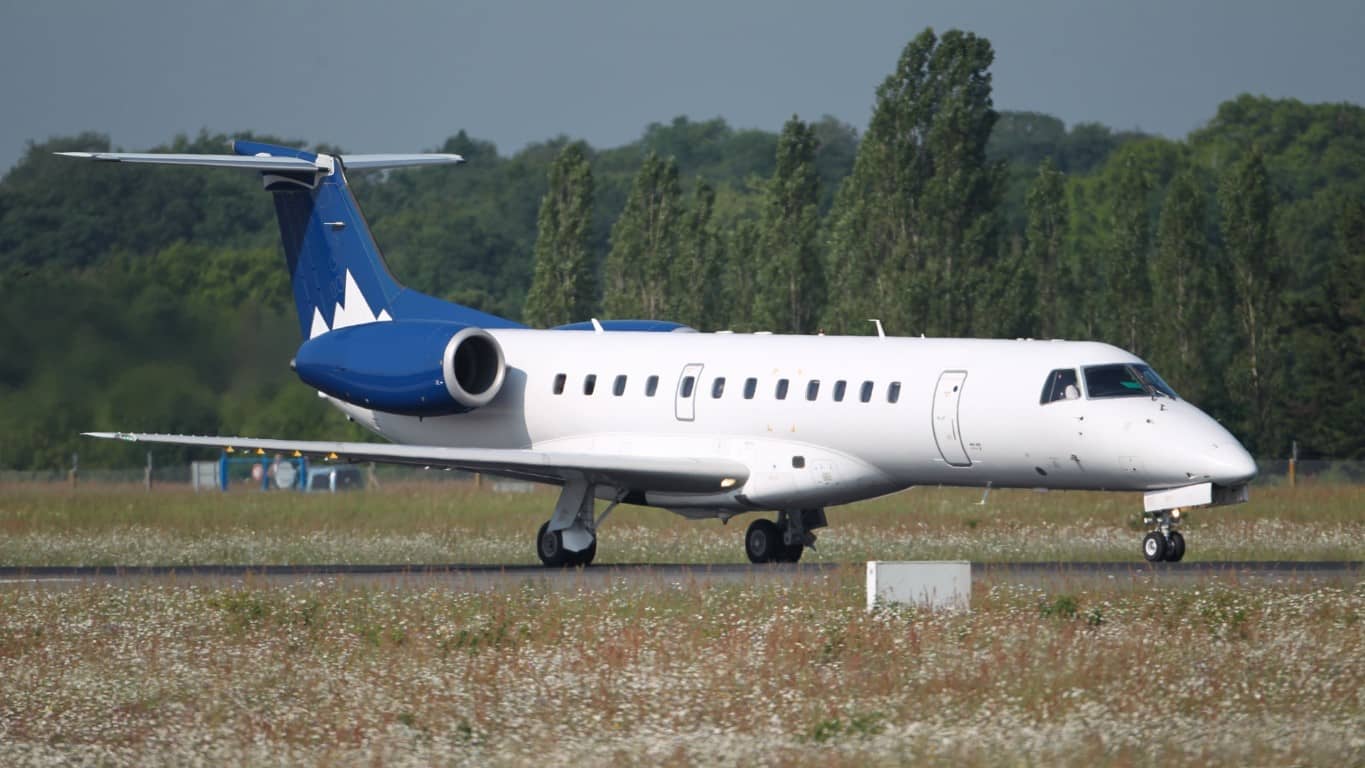 ERJ 135